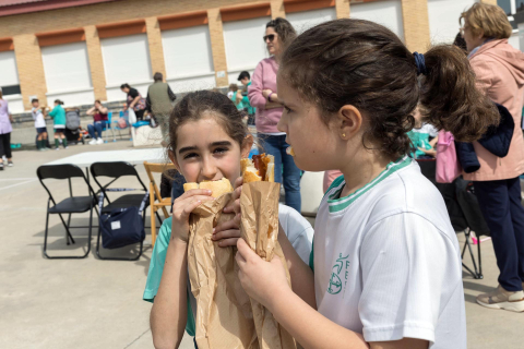 Fotos de la Operación Bocata del colegio Anunciata de Tudela.