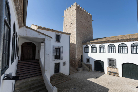 El castillo de Cortes, fortaleza misteriosa, en el 'Conocer Navarra' del mes de abril.