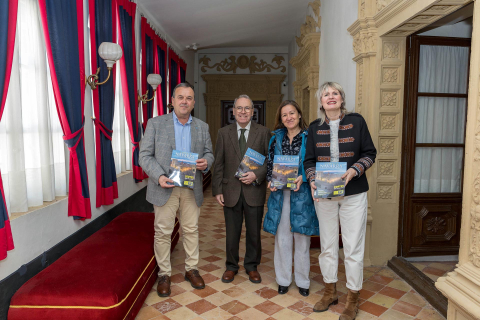 Presentación de la revista 'Conocer Navarra' en Cortes.
