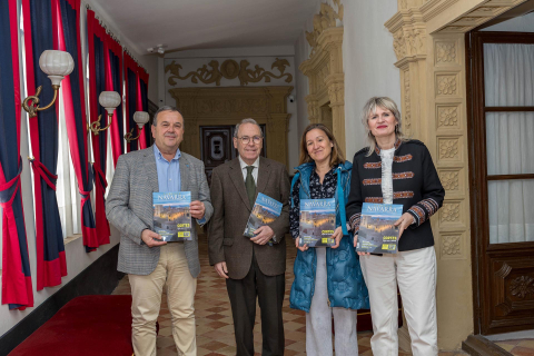 Presentación de la revista 'Conocer Navarra' en Cortes.