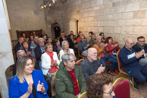 Presentación de la revista 'Conocer Navarra' en Cortes.