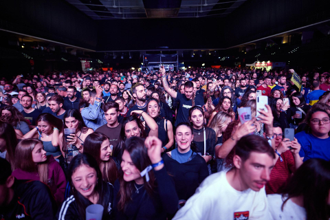 Fotos de la segunda jornada del Iruña Rock en el Navarra Arena.