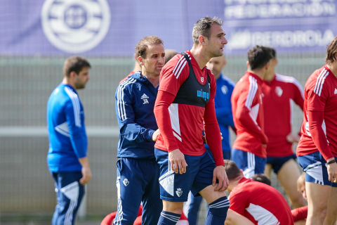 Fotos del entrenamiento de Osasuna, este lunes en las instalaciones de Tajonar.
