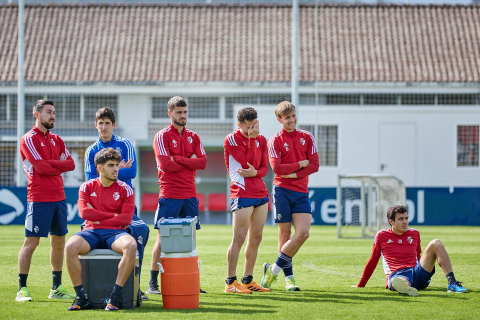 Fotos del entrenamiento de Osasuna, este lunes en las instalaciones de Tajonar.