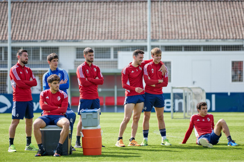 Fotos del entrenamiento de Osasuna, este lunes en las instalaciones de Tajonar.