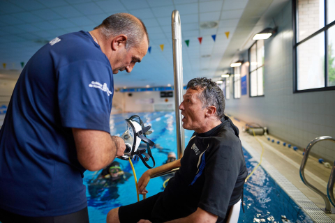Fotos del programa de buceo para personas con discapacidad en el que colabora la UPNA.