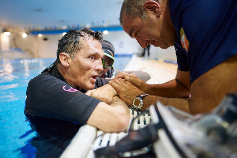 Fotos del programa de buceo para personas con discapacidad en el que colabora la UPNA.