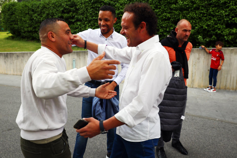 Los exjugadores del C.A. Osasuna que protagonizaron la final de la Copa del Rey de la temporada 2004/2005 se volvieron a juntar este viernes, 28 de abril, en el hotel Alma Pamplona antes de ir a El Sadar a ver el Osasuna-Real Sociedad.