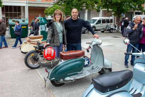 Exposición de motos antiguas en la Txantrea.