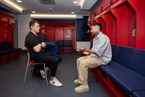 Los jugadores del C.A. Osasuna atienden este jueves, 4 de mayo, a los medios de comunicación durante el 'Media Day' del club en el estadio de El Sadar