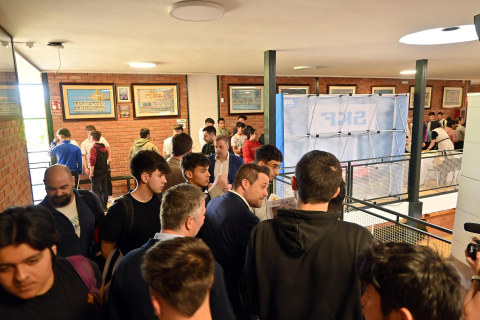 Público asistente y puestos de la Feria Ribera Talent 2023 celebrada en el CIP ETI de Tudela