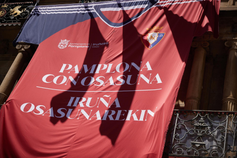 camiseta gigante de Osasuna