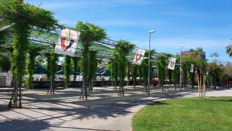 Fotos de la Fan Zone de Osasuna en Sevilla.