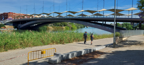 Fotos de la Fan Zone de Osasuna en Sevilla.