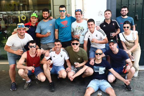 Fotos de la afición de Osasuna por las calles de Sevilla.