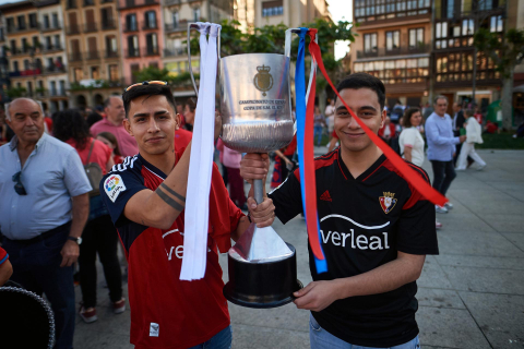 Fotos del ambiente en lo Viejo de Pamplona horas antes del partido.