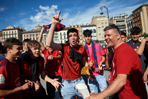 Fotos del ambiente en lo Viejo de Pamplona horas antes del partido.