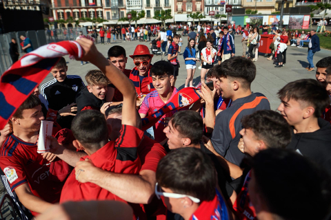 Fotos del ambiente en lo Viejo de Pamplona horas antes del partido.
