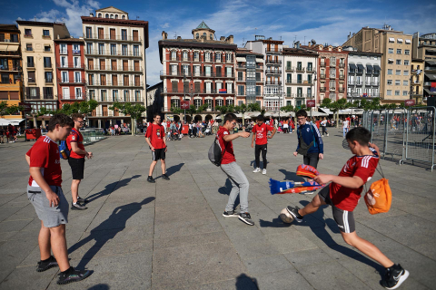 Fotos del ambiente en lo Viejo de Pamplona horas antes del partido.