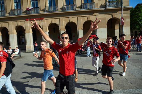 Fotos del ambiente en lo Viejo de Pamplona horas antes del partido.