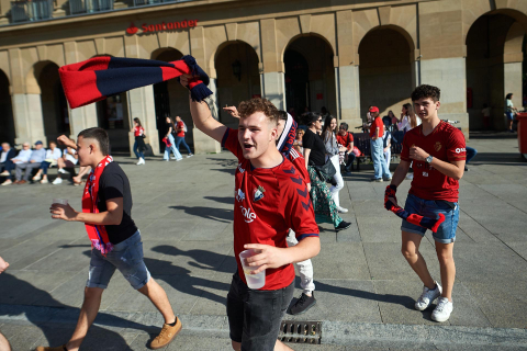Fotos del ambiente en lo Viejo de Pamplona horas antes del partido.