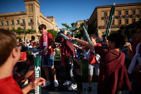 Fotos del ambiente en lo Viejo de Pamplona horas antes del partido.