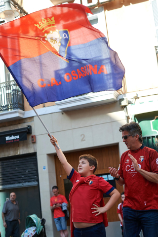 Fotos del ambiente en lo Viejo de Pamplona horas antes del partido.