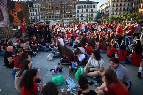 Fotos del ambiente en lo Viejo de Pamplona horas antes del partido.