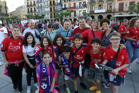 Fotos del ambiente en Pamplona por la final de Copa entre Osasuna y el Real Madrid.