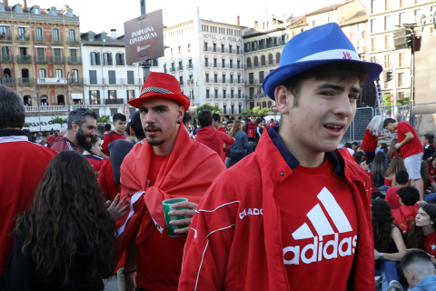 Fotos del ambiente en Pamplona por la final de Copa entre Osasuna y el Real Madrid.