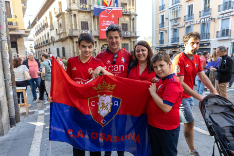 Fotos del ambiente en Pamplona por el partido de final de Copa.