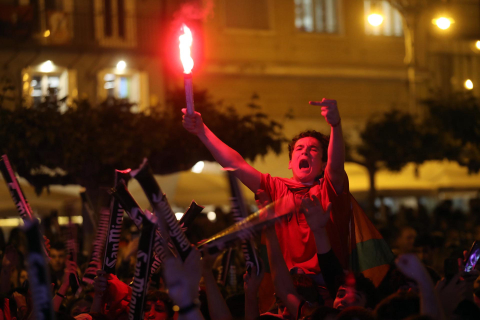 Fotos del ambiente en la plaza del Castillo durante el partido de la final de la Copa del Rey.