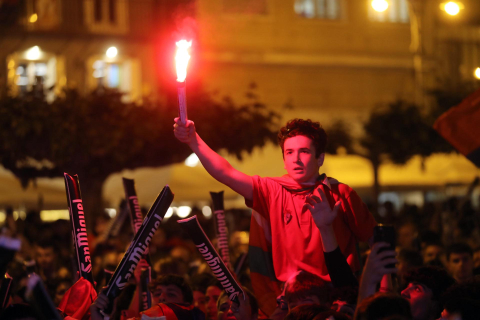 Fotos del ambiente en la plaza del Castillo durante el partido de la final de la Copa del Rey.