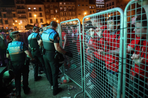 Fotos del ambiente en la plaza del Castillo durante el partido de la final de la Copa del Rey.