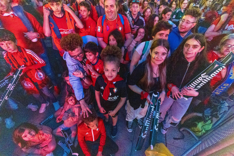 Fotos del ambiente en la plaza del Castillo durante el partido de la final de la Copa del Rey.
