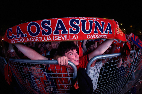 Fotos del ambiente en la plaza del Castillo durante el partido de la final de la Copa del Rey.