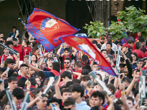 Fotos del ambiente en la plaza del Castillo durante el partido de la final de la Copa del Rey.