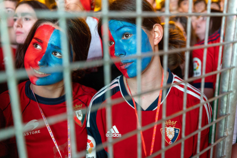 La afición de Osasuna, en la Plaza del Castillo./