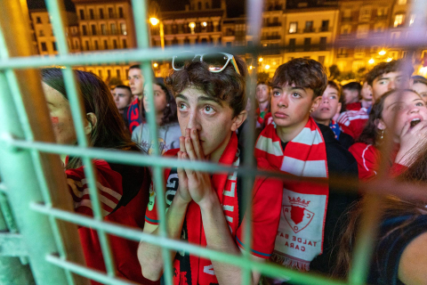 La afición de Osasuna, en la Plaza del Castillo./