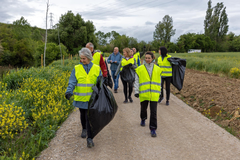 Fotos de la recogida de basura en el río Elorz.