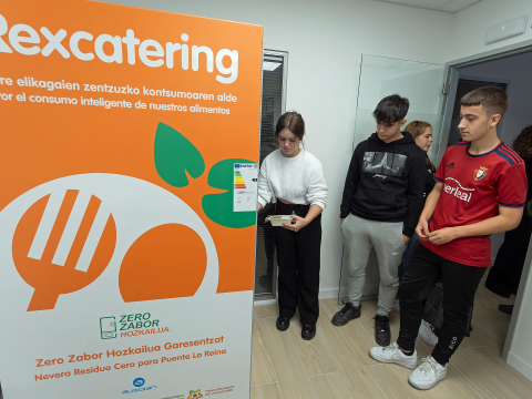 Estudiantes de ESO y Bachiller del colegio Padres Reparadores de Puente la Reina colaboran en la iniciativa 'Tejiendo redes sostenibles' de la Mancomunidad de Valdizarbe