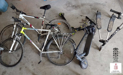 Fotos de los objetos robados en el valle de Etxauri recuperados por la Policía Foral
