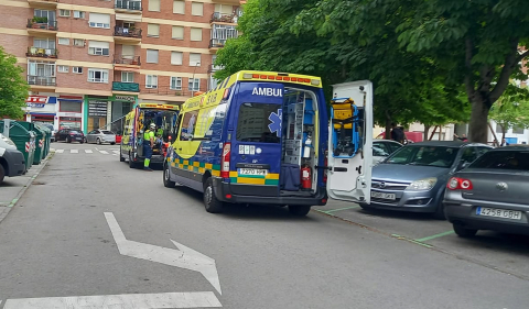 Incendio de una vivienda en la Plaza de los Castaños de Barañáin con varias personas afectadas por inhalación de humo