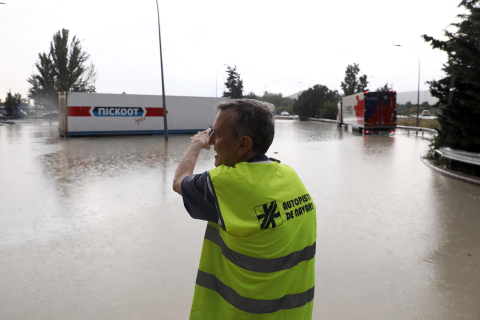Fotos de las inundaciones en la Ciudad del Transporte y en Imárcoain. /
