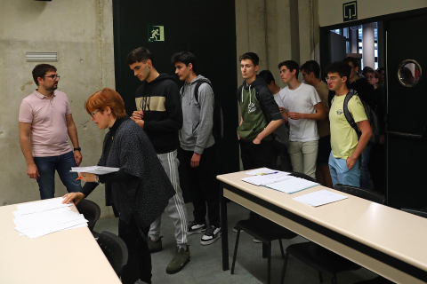 Fotos del primer día de Selectividad en Navarra.