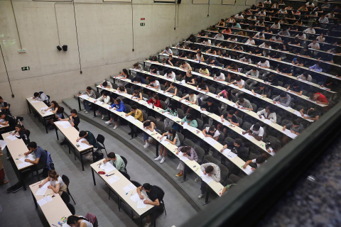 Fotos del primer día de Selectividad en Navarra.