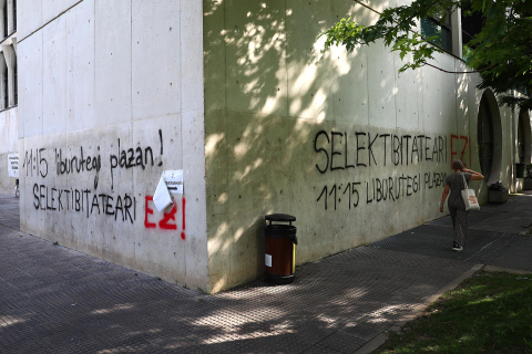 Fotos del primer día de Selectividad en Navarra.