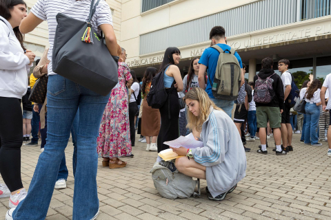 Fotos del primer día de Selectividad en Tudela.