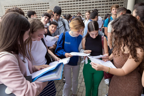 Fotos del primer día de Selectividad en Tudela.