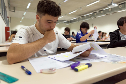 Fotos del primer día de Selectividad en Tudela.